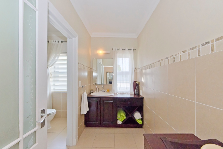 3 Bedroom Property for Sale in Leisure Isle Western Cape
